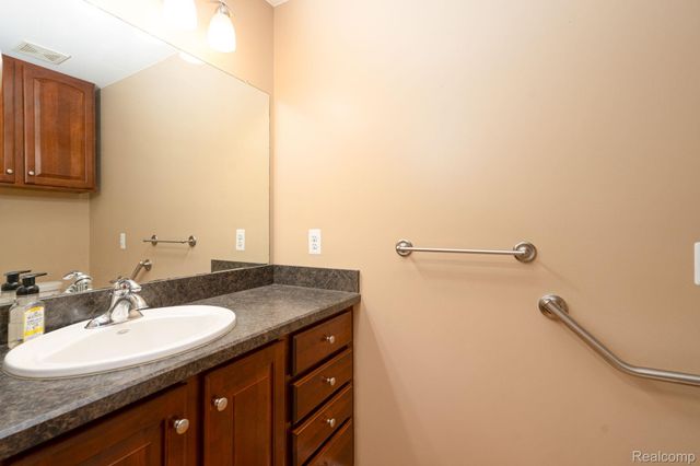 47248 Malburg Way Drive, Macomb Township, MI 48044