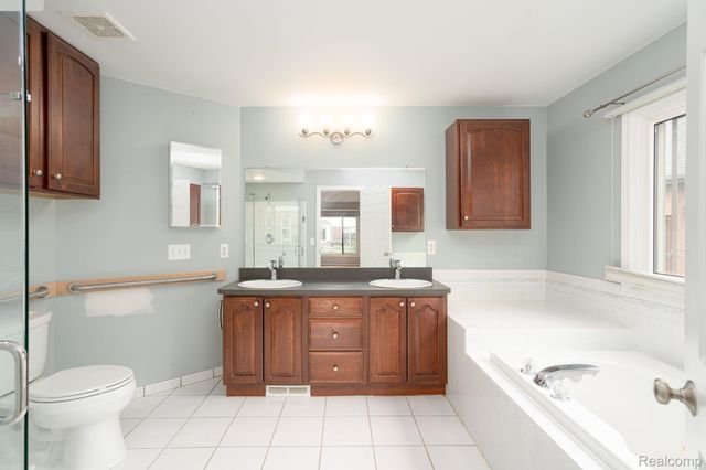 47248 Malburg Way Drive, Macomb Township, MI 48044