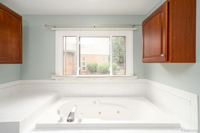 47248 Malburg Way Drive, Macomb Township, MI 48044