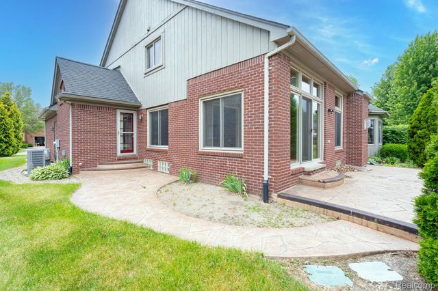 47248 Malburg Way Drive, Macomb Township, MI 48044