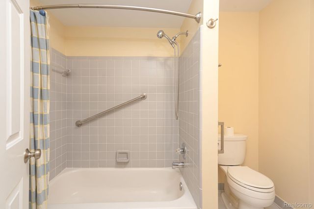 47248 Malburg Way Drive, Macomb Township, MI 48044