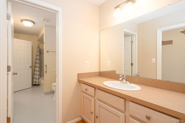 47248 Malburg Way Drive, Macomb Township, MI 48044