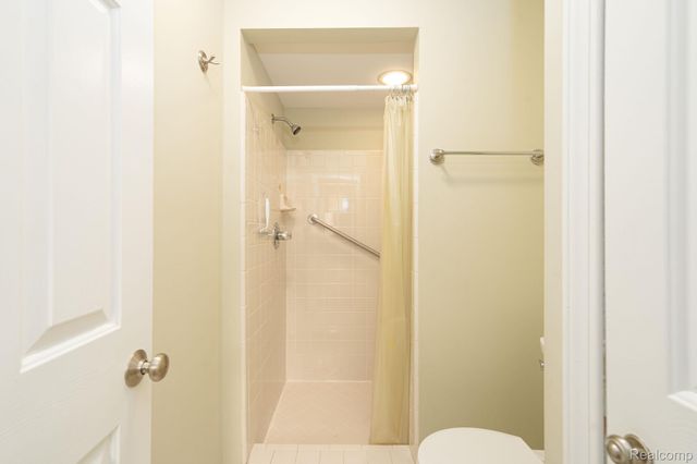 47248 Malburg Way Drive, Macomb Township, MI 48044