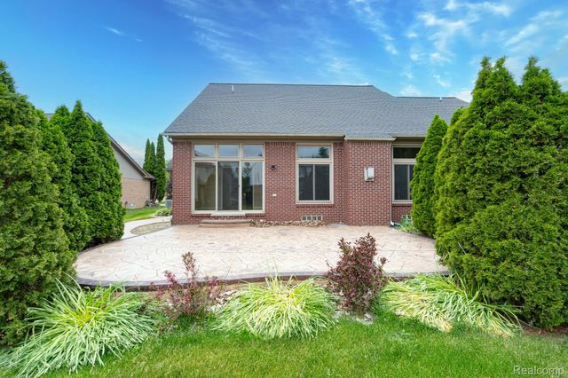 47248 Malburg Way Drive, Macomb Township, MI 48044