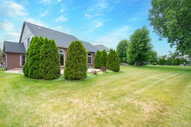 47248 Malburg Way Drive, Macomb Township, MI 48044