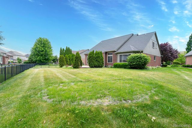 47248 Malburg Way Drive, Macomb Township, MI 48044