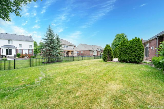 47248 Malburg Way Drive, Macomb Township, MI 48044