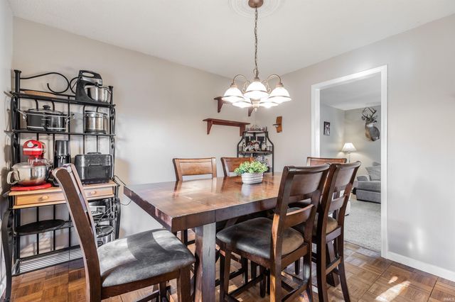 7518 Meadowview Drive, Evansville, IN 47710