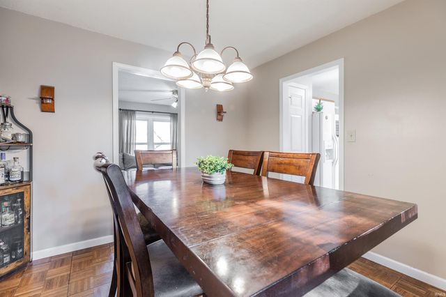 7518 Meadowview Drive, Evansville, IN 47710