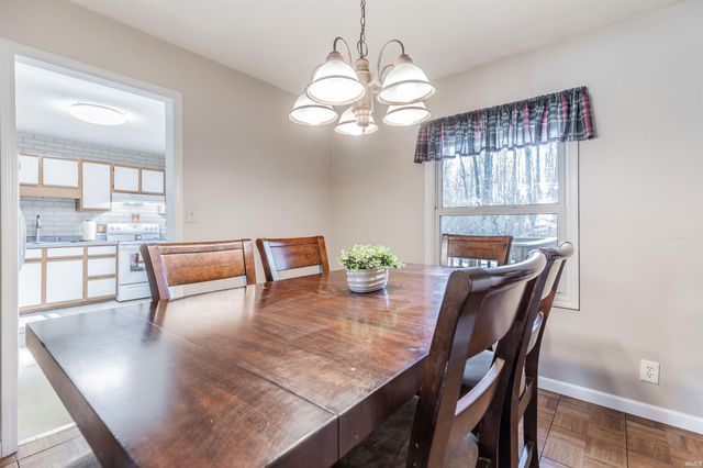 7518 Meadowview Drive, Evansville, IN 47710