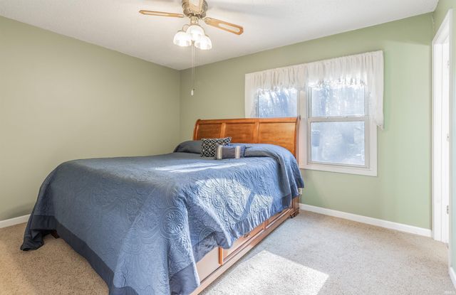 7518 Meadowview Drive, Evansville, IN 47710