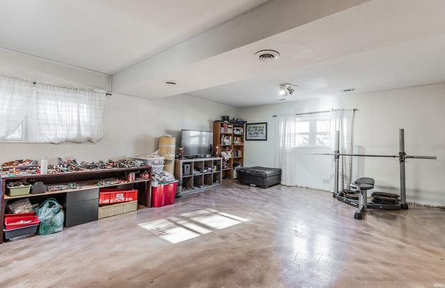 7518 Meadowview Drive, Evansville, IN 47710