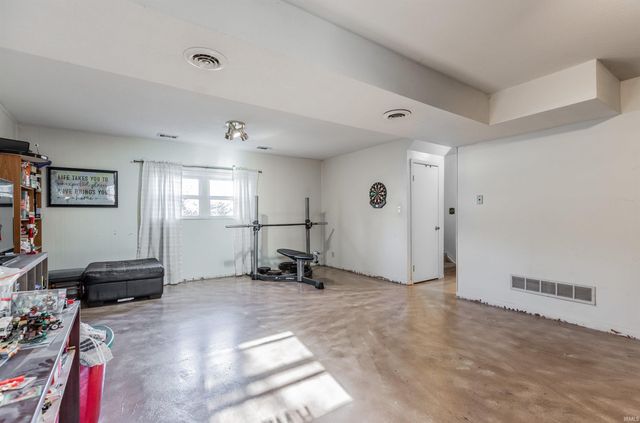 7518 Meadowview Drive, Evansville, IN 47710