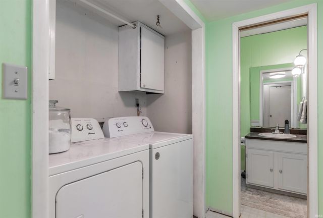 7518 Meadowview Drive, Evansville, IN 47710