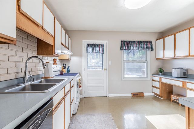 7518 Meadowview Drive, Evansville, IN 47710