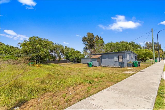 11969 SW 216th St, Miami, FL 33170