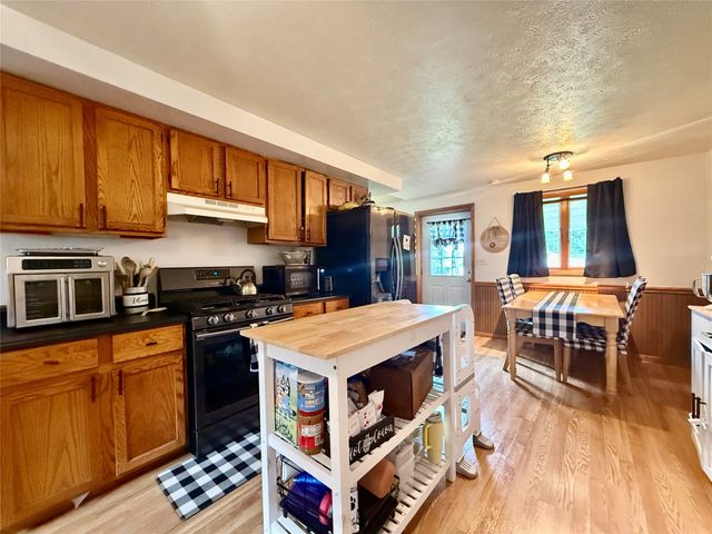 157 W 4TH Street, Waterford, PA 16441