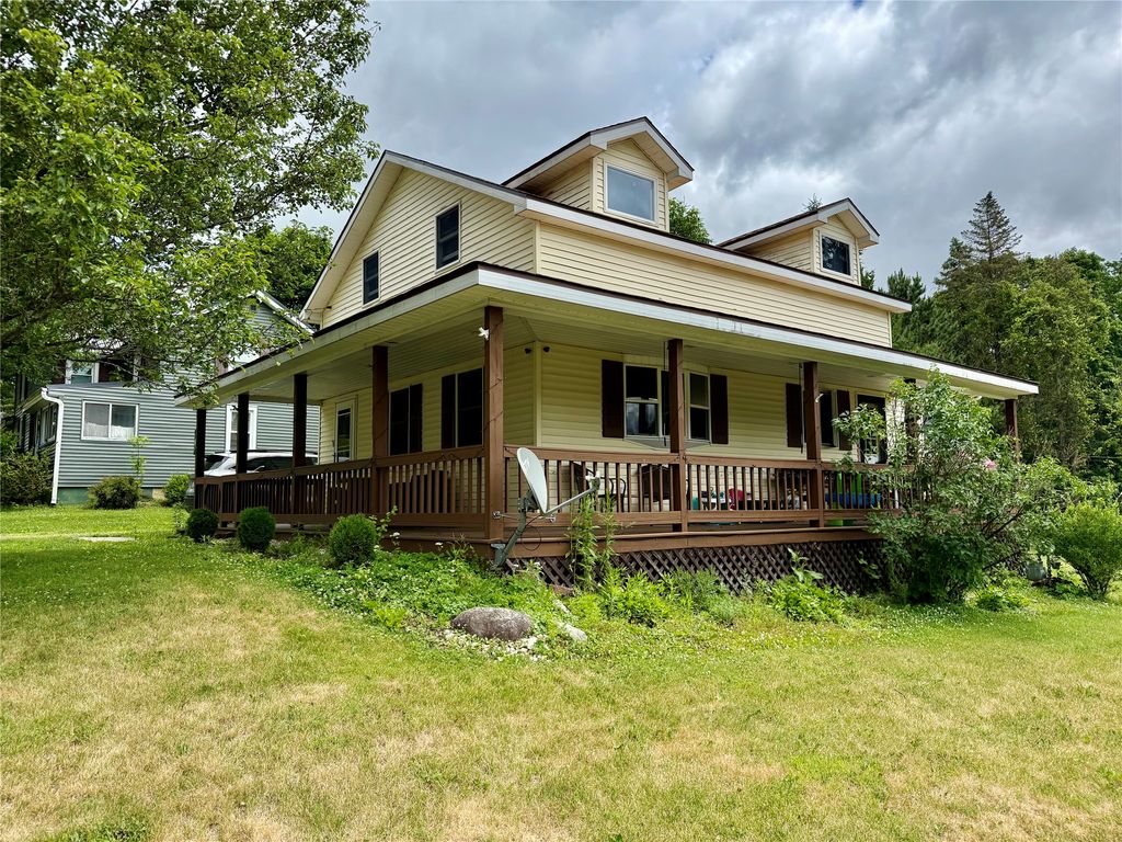 157 W 4TH Street, Waterford, PA 16441
