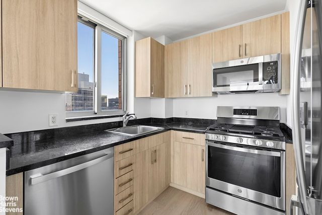 235 E 55th St Apt 34A, New York City, NY 10022
