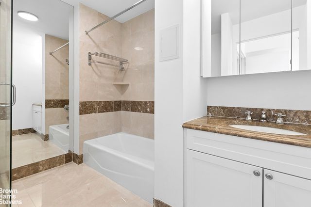 235 E 55th St Apt 34A, New York City, NY 10022