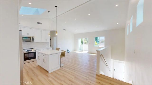 363 Flower B, Costa Mesa, CA 92627