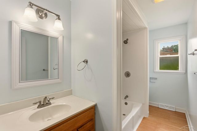 2904 Clayburn Road, Saginaw Twp, MI 48603