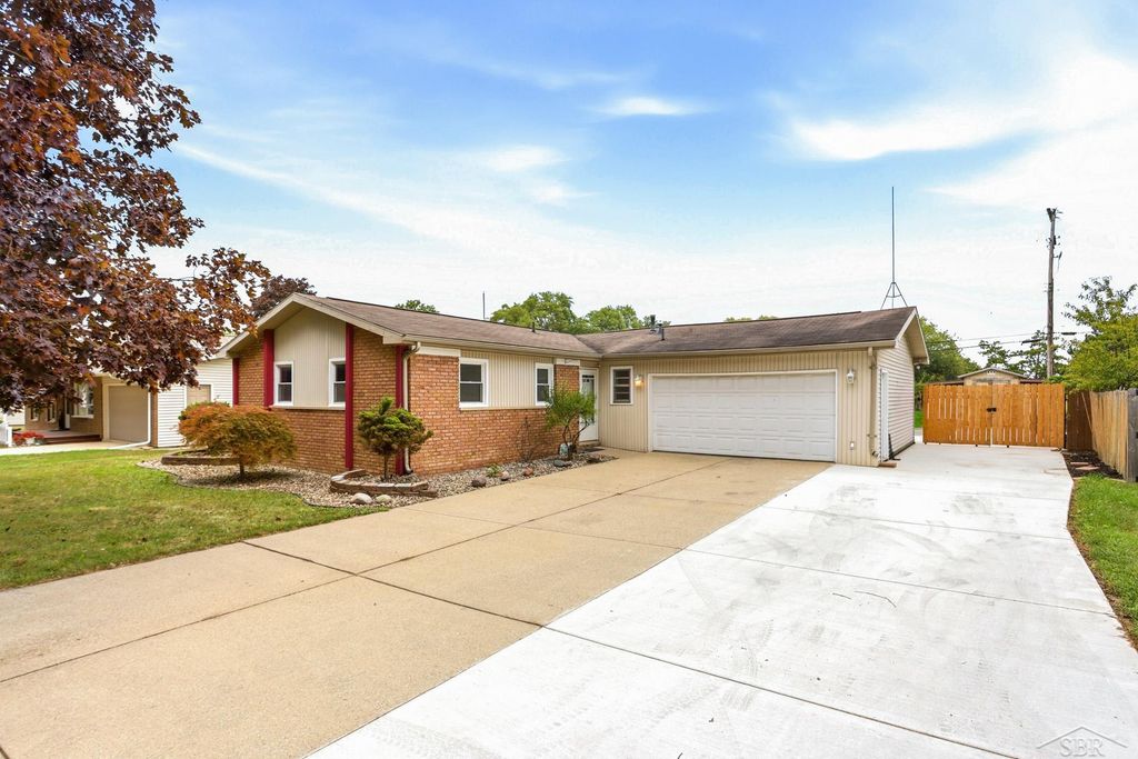 2904 Clayburn Road, Saginaw Twp, MI 48603