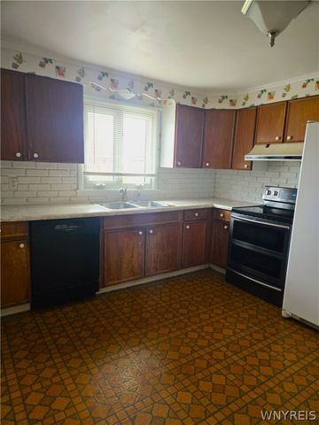 225 Donna Lea Boulevard, Amherst, NY 14221