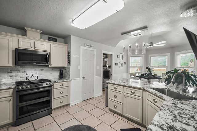 2609 Trippodo Street, Dickinson, TX 77539