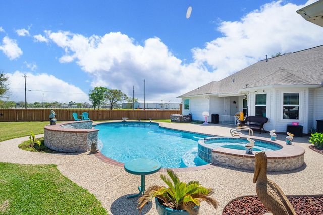 2609 Trippodo Street, Dickinson, TX 77539