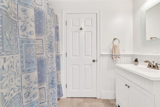 135 Scudder Avenue, Hyannis, MA 02601