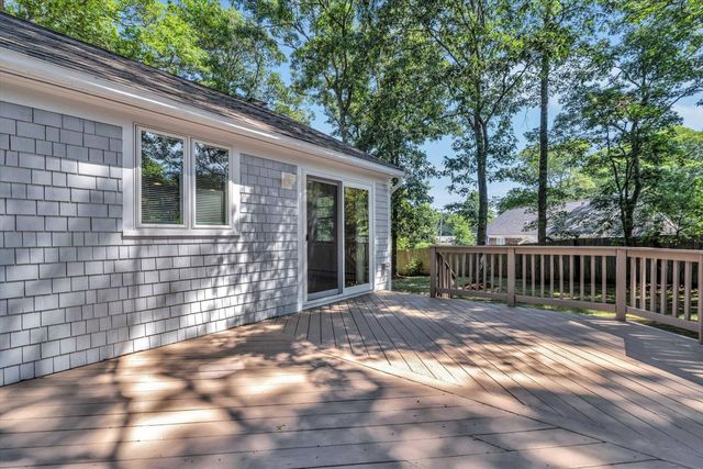 135 Scudder Avenue, Hyannis, MA 02601