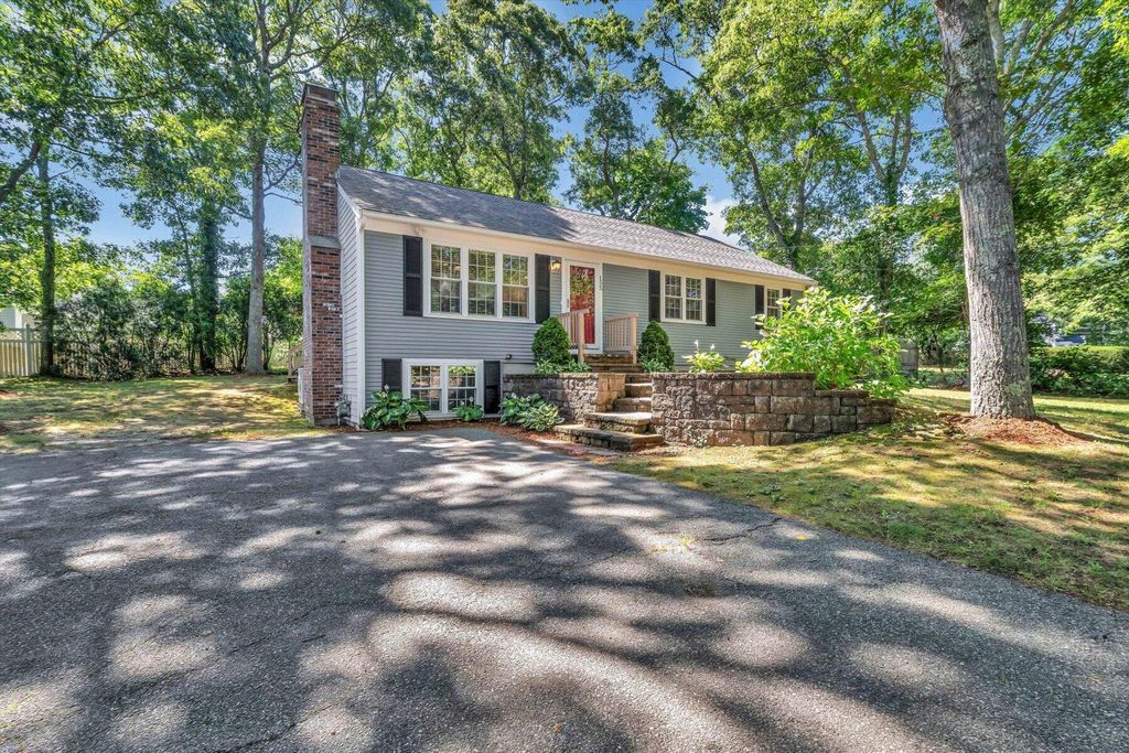135 Scudder Avenue, Hyannis, MA 02601