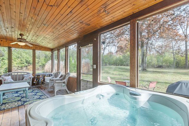 185 Kimberly Road, North Barrington, IL 60010