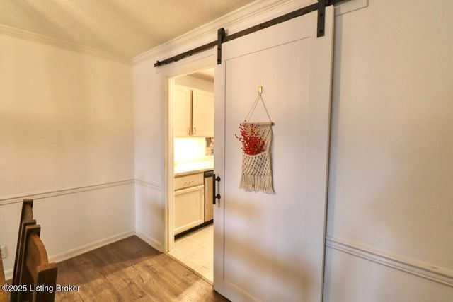 307 Donard Park Ave, Louisville, KY 40218