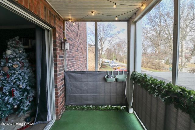 307 Donard Park Ave, Louisville, KY 40218