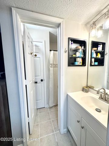 307 Donard Park Ave, Louisville, KY 40218