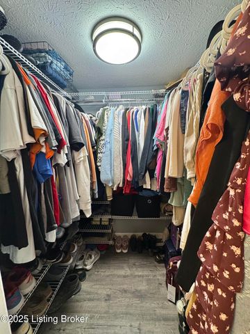 307 Donard Park Ave, Louisville, KY 40218