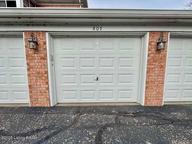 307 Donard Park Ave, Louisville, KY 40218