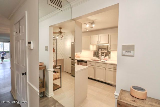 307 Donard Park Ave, Louisville, KY 40218