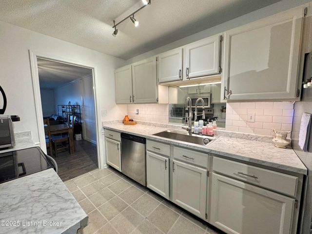 307 Donard Park Ave, Louisville, KY 40218