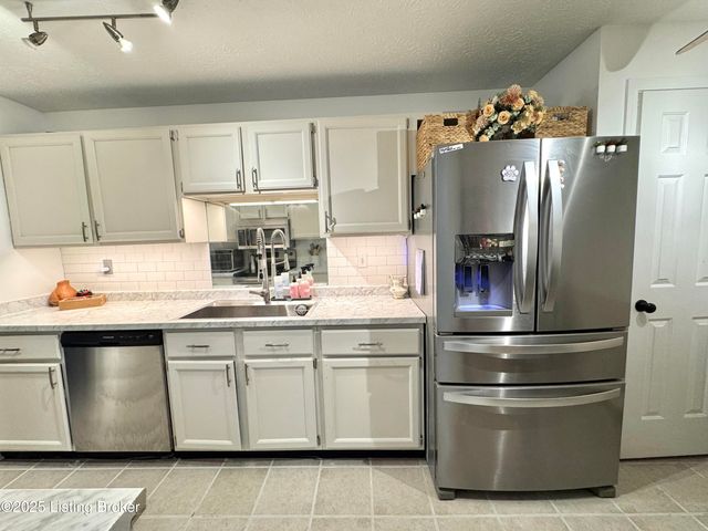 307 Donard Park Ave, Louisville, KY 40218