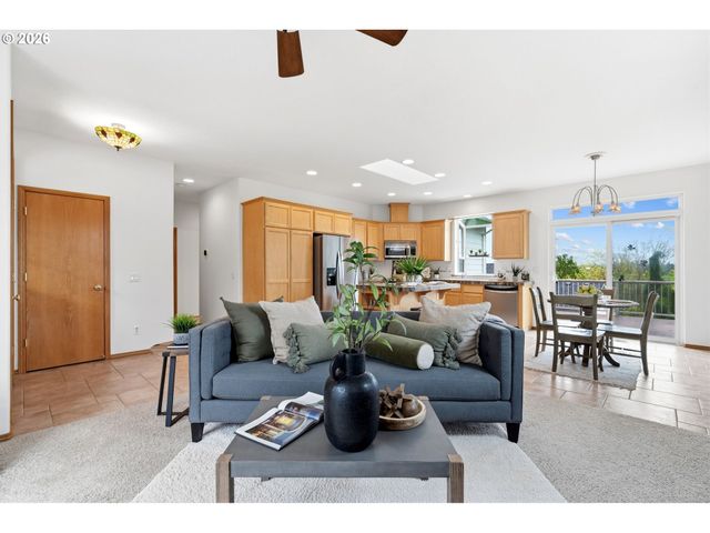 2711 HARVEST Ct, Forest Grove, OR 97116