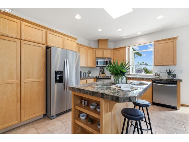 2711 HARVEST Ct, Forest Grove, OR 97116