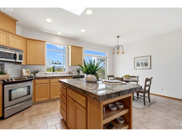 2711 HARVEST Ct, Forest Grove, OR 97116