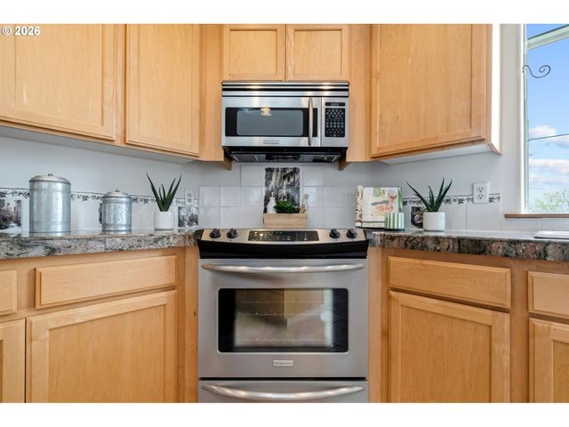 2711 HARVEST Ct, Forest Grove, OR 97116