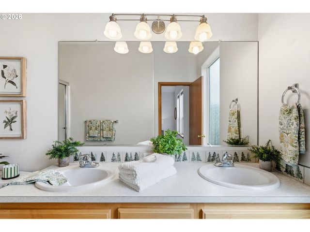2711 HARVEST Ct, Forest Grove, OR 97116