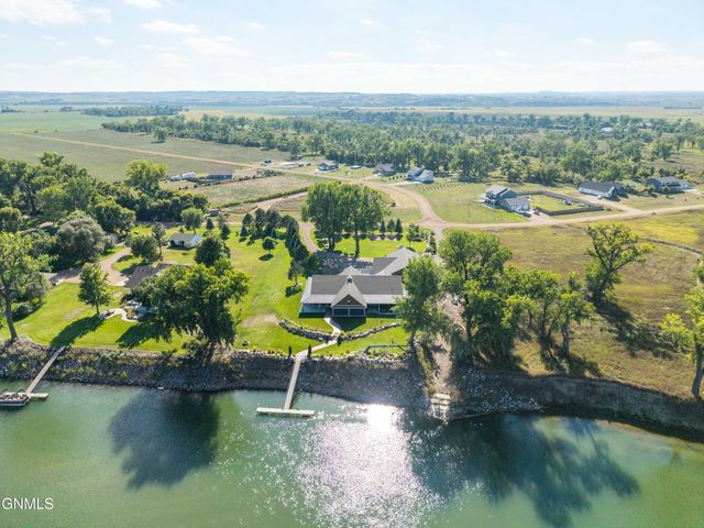 3228 River Pl Drive N, Mandan, ND 58554 property photo
