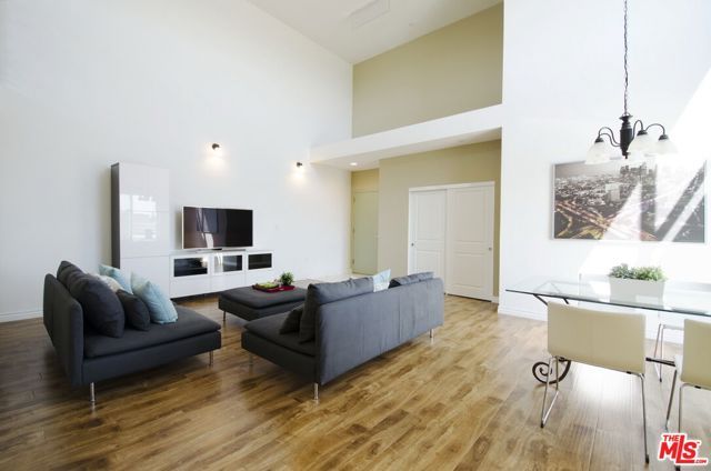 546 N Oxford Avenue 309, Los Angeles, CA 90004