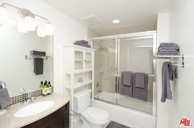 546 N Oxford Avenue 309, Los Angeles, CA 90004